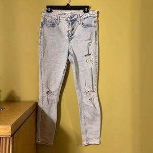 Old navy super soft button jeans in excellent condition light acid wash